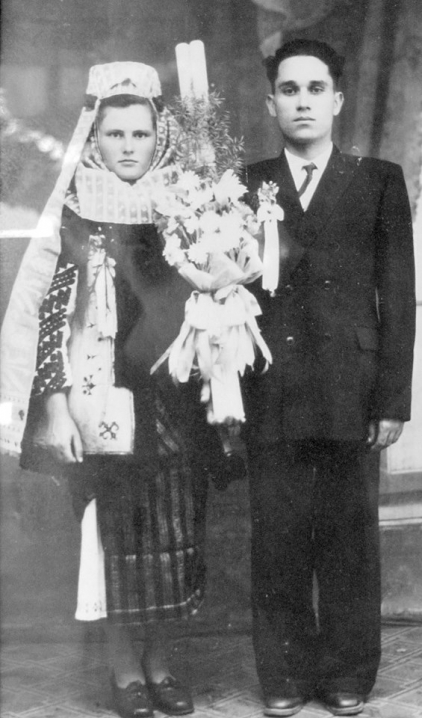 У мережі з'явилися фотографії весілля на Буковині минулого століття