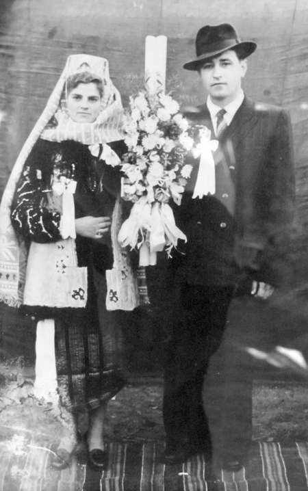 У мережі з'явилися фотографії весілля на Буковині минулого століття