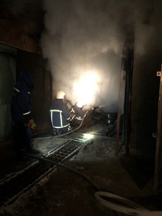 Ще два гаражі за добу спалахнули у Чернівцях