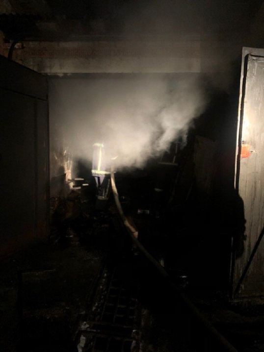 Ще два гаражі за добу спалахнули у Чернівцях