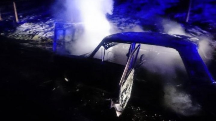 Уночі на Кіцманщині згоріли «Жигулі»