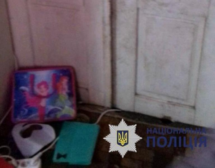 Пиячили та занедбали дітей: у Чернівцях поліція склала протокол на багатодітне подружжя