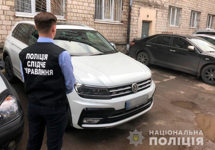 Чернівецькі слідчі розкрили шахрайство з автівкою, скоєне на території Німеччини 