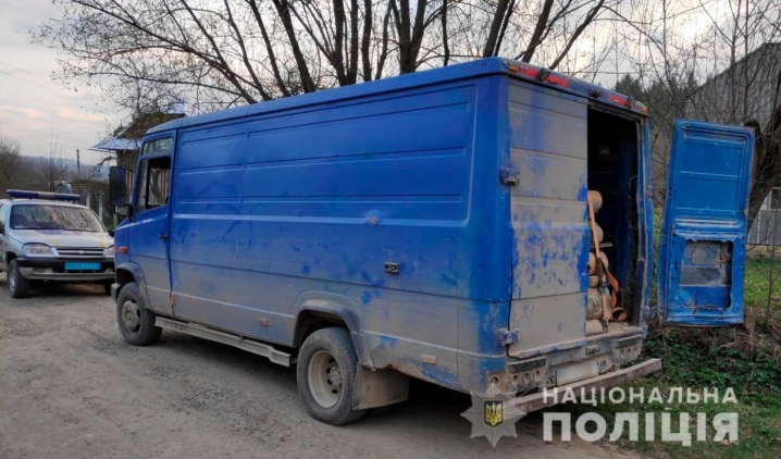 На Буковині поліцейські затримали крадія деревини