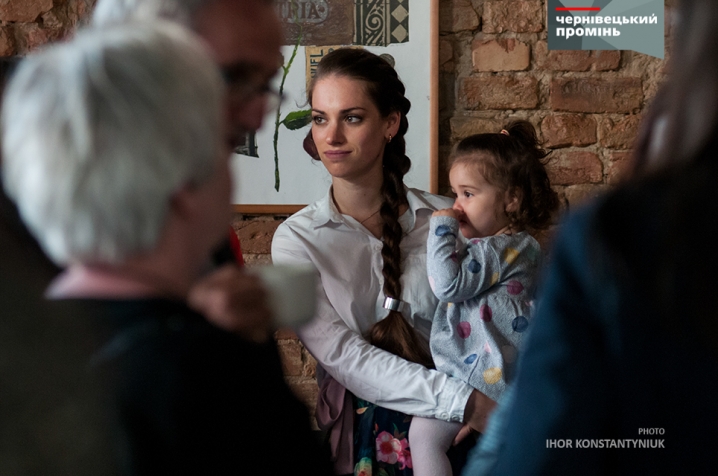 «КОД/SPUREN»: у Чернівцях відкрили виставку фото про традиції єврейських родин