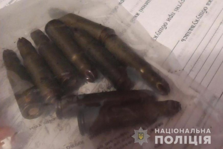 У двох буковинців поліцейські знайшли зброю та боєприпаси