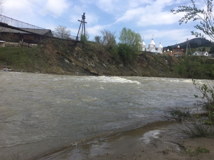 На Путильщині рівень води у річках поступово падає
