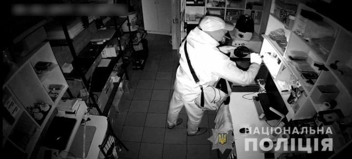 Двох чоловіків, які скоїли крадіжку у Чернівцях, затримали поблизу Дніпра