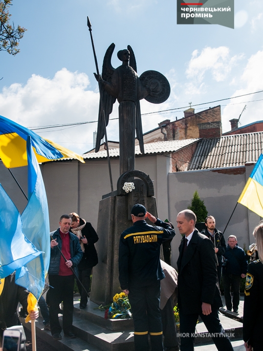 У Чернівцях поклали квіти до пам'ятника воїнам Буковинського куреня