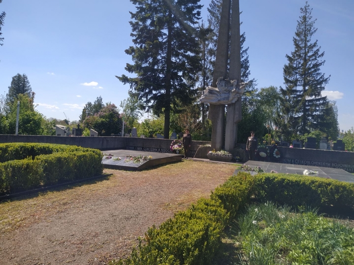 У Садгорі урочисто вшанували пам'ять загиблих у Другій світовій війні