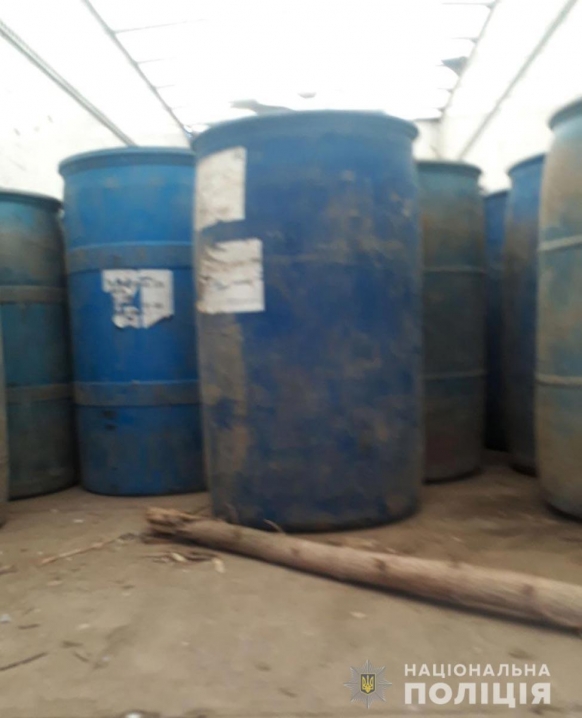 У Новодністровську поліція викрила незаконне перевезення спирту