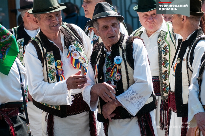 День традиційного румунського одягу відзначають у Чернівцях