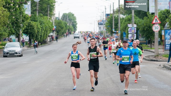 Сотні спортсменів сьогодні бігали вулицями Чернівців