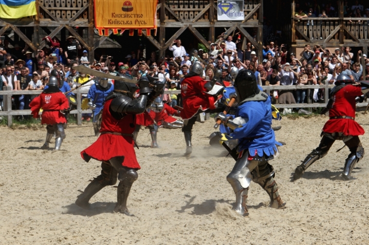 Українська команда із буковинцями у складі стала найсильнішою у світі у середньовічних боях