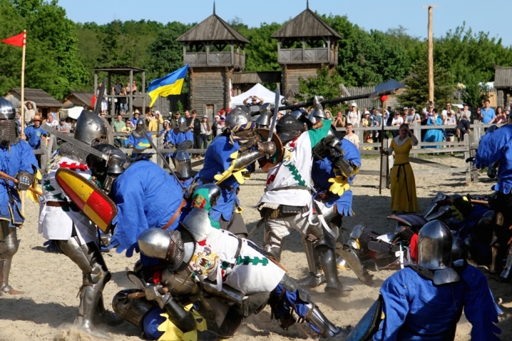 Українська команда із буковинцями у складі стала найсильнішою у світі у середньовічних боях