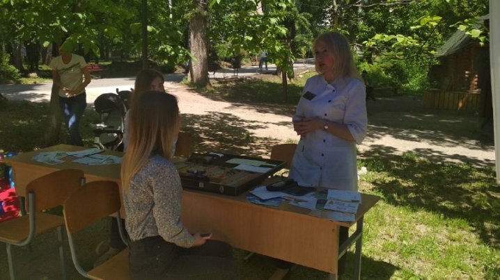 У Жовтневому парку лікарі безкоштовно консультують містян