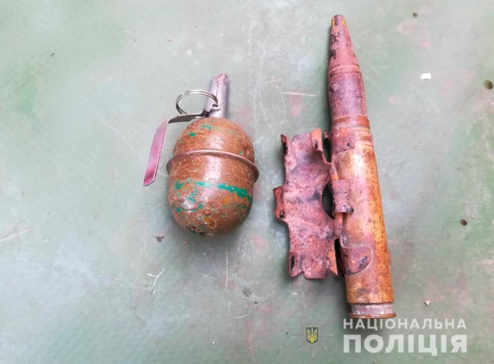 На Сокирянщині чоловік у підсобці зберігав гранату і боєприпас до зенітної установки