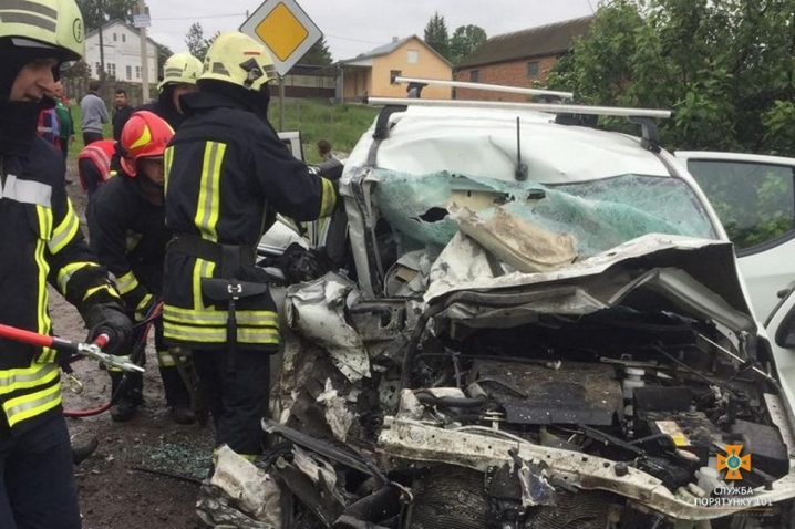 Жахлива аварія у сусідній Тернопільщині: троє працівників "Укренерго" загинули