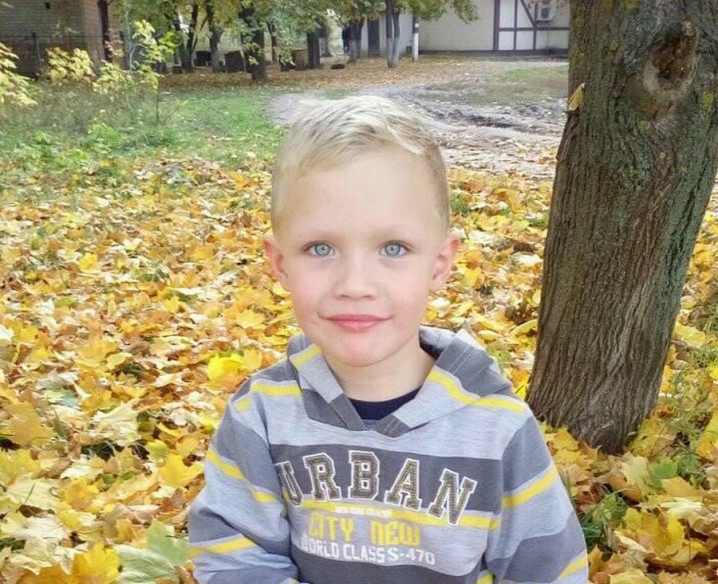П'ятирічний хлопчик, в якого стріляли нетверезі поліцейські, помер у лікарні