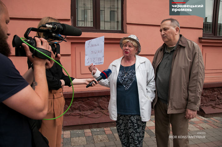 «Безкарність вбиває»: у Чернівцях активісти протестували під головним управлінням Нацполіції