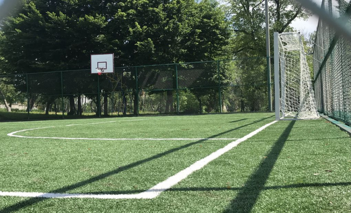 У Садгорі з'явилися два сучасні поля для гри у футбол і волейбол
