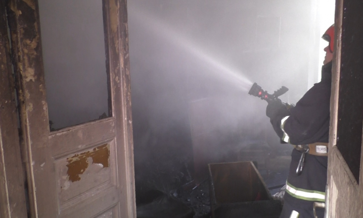 У будинку на Героїв Майдану через пожежу евакуювали людей