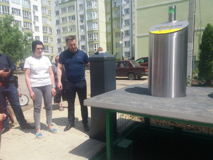 Підземні смітники встановили у спальному районі Чернівців