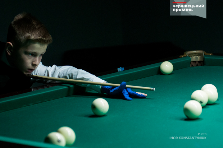 Діти у Чернівцях змагалися за першість на благодійному турнірі з більярду
