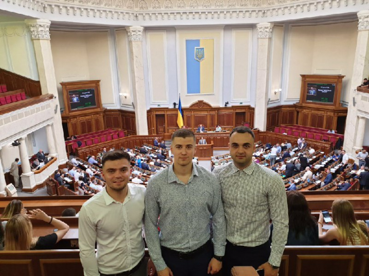 Молоді політики з Чернівців побували на засіданні Верховної Ради