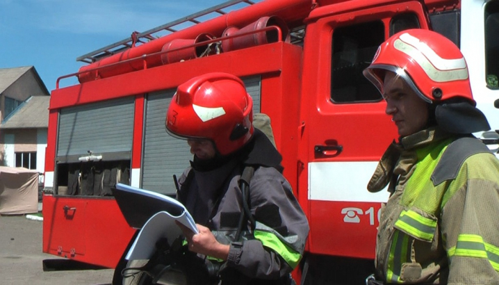 Екстрені служби у Чернівцях ліквідовували "пожежі" та "витік ртуті" під час виборів