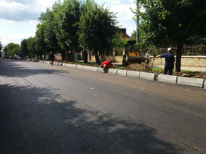 Асфальт на вулиці Щербанюка уклали за півтори доби