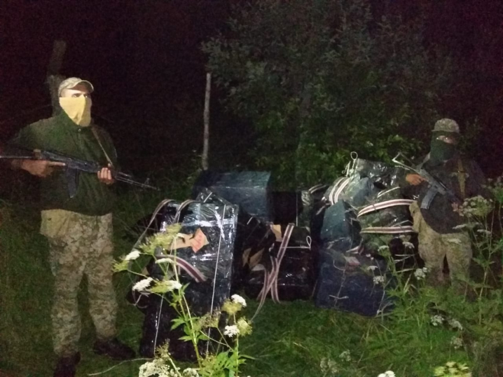 Буковинські прикордонники пострілами зупиняли контрабандистів