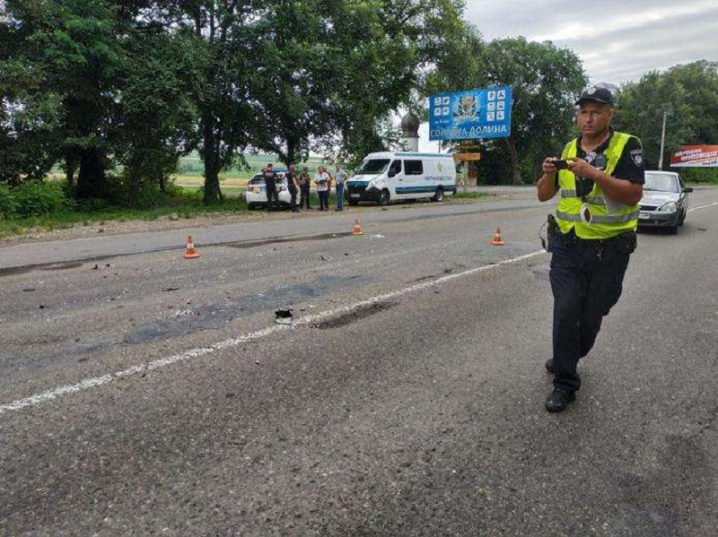 ДТП на Житомирській трасі: вантажівка врізалася у рейсовий автобус "Затока-Чернівці"