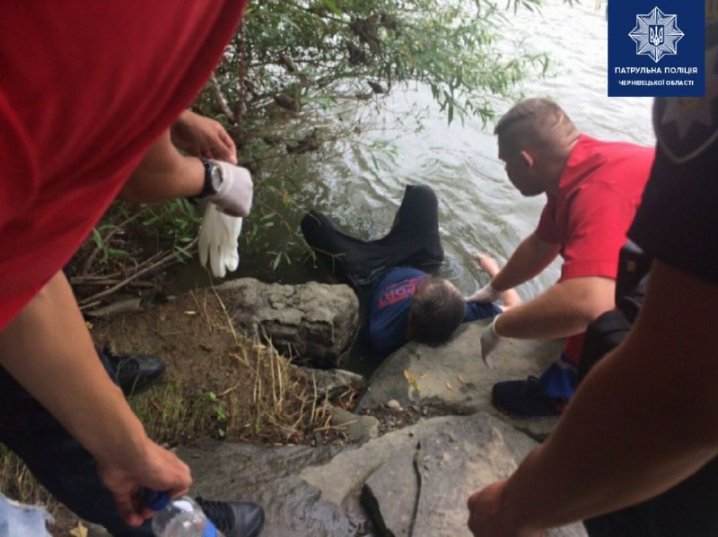 У Чернівцях 15-річний юнак намагався врятувати самогубця, який стрибнув з мосту
