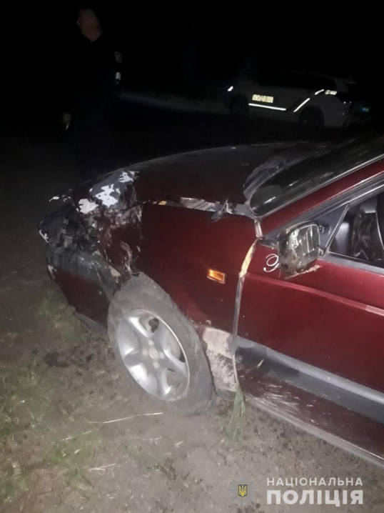 Дві ДТП на Буковині: водій Мерседеса збив жінку, а власник Фольксвагена травмувався, з'їхавши з траси