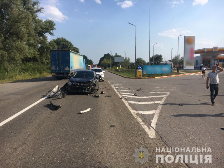 У ДТП на Буковині перекинувся мікроавтобус. Є постраждалі