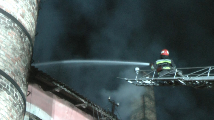 Рятувальники розповіли подробиці масштабної пожежі на цегельному заводі