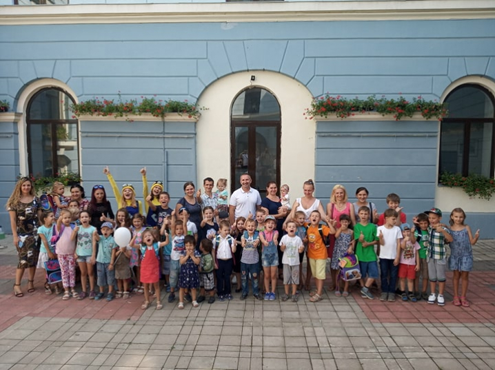 Віталій Михайлішин організував свято для чернівецьких першокласників