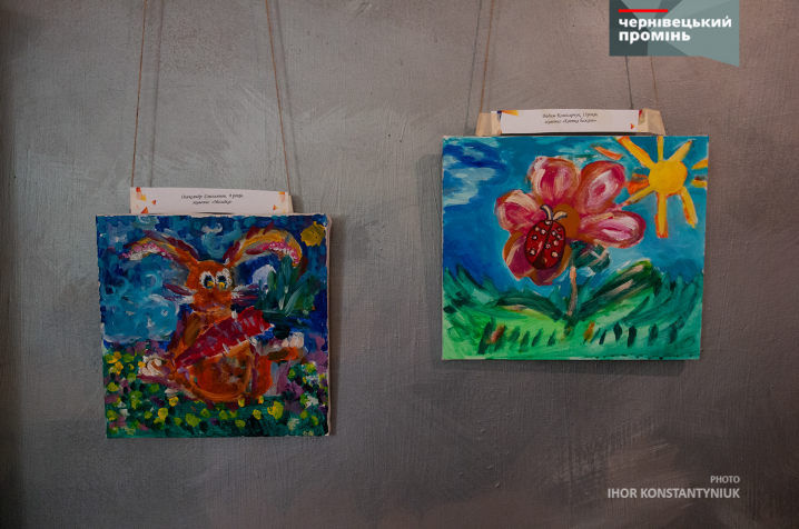 Півсотні маленьких художників з різними формами інвалідності  презентували свої унікальні живописи