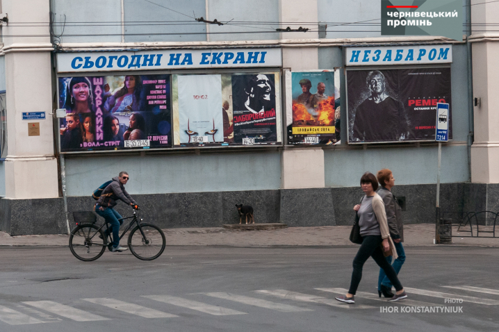 Чернівецьких велосипедистів зранку зупиняли на вулиці і пригощали кавою
