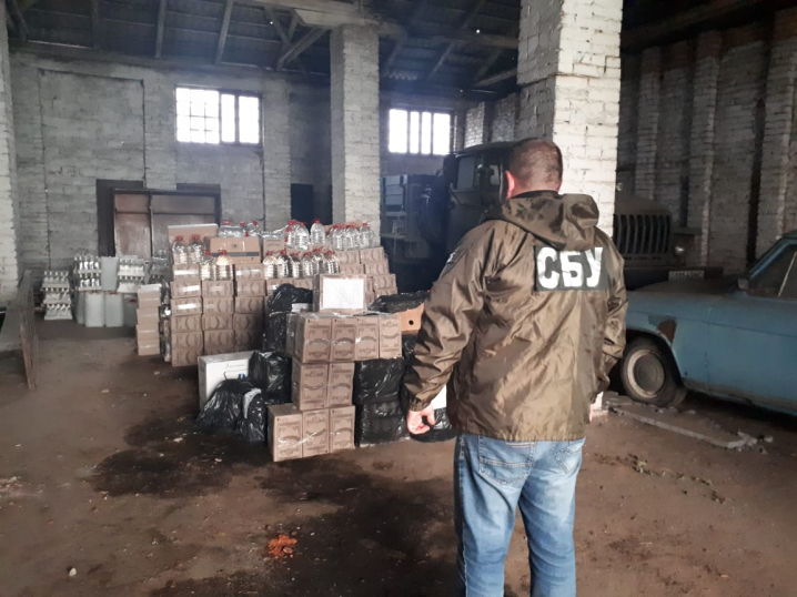 На Буковині СБУ блокувала незаконне виробництво та збут контрафактних цигарок та алкоголю