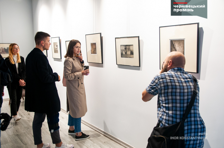 Чернівецький фотограф презентував виставку фото, які друкував за техніками ХІХ та ХХ століть
