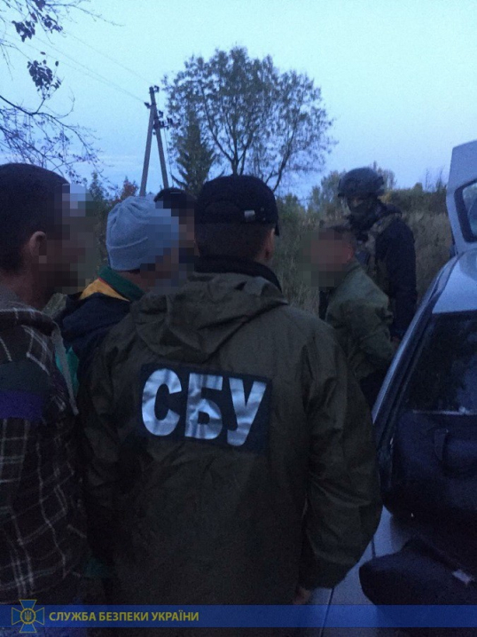 СБУ на Буковині затримала колишнього військового під час спроби продати кулемет