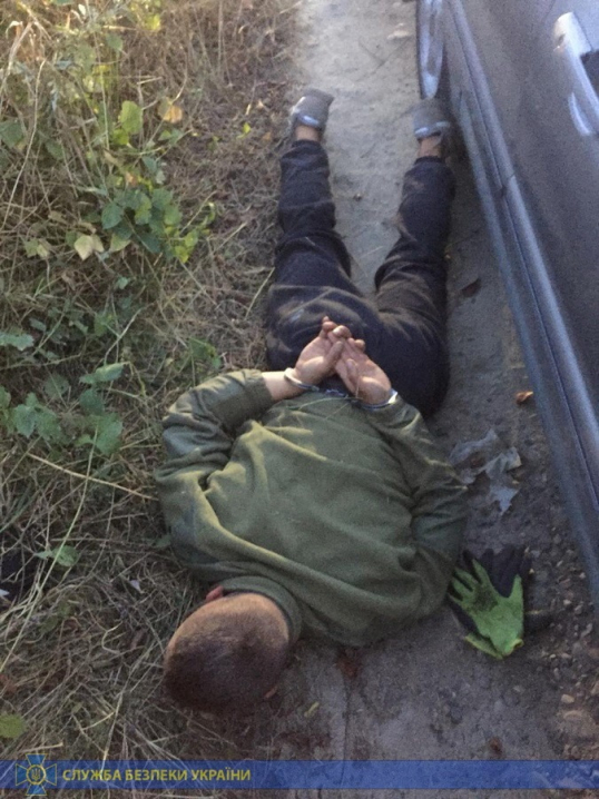 СБУ на Буковині затримала колишнього військового під час спроби продати кулемет