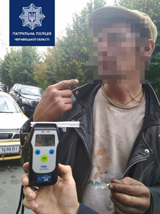 У Чернівцях водій "Лади" напідпитку та без посвідчення врізався в "Ауді"