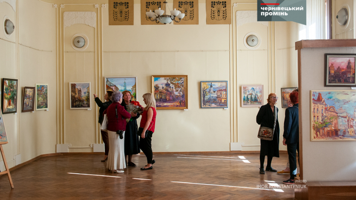 В Художньому музеї відкрилася виставка міських пейзажів відомих історичних та культурних перлин Чернівців