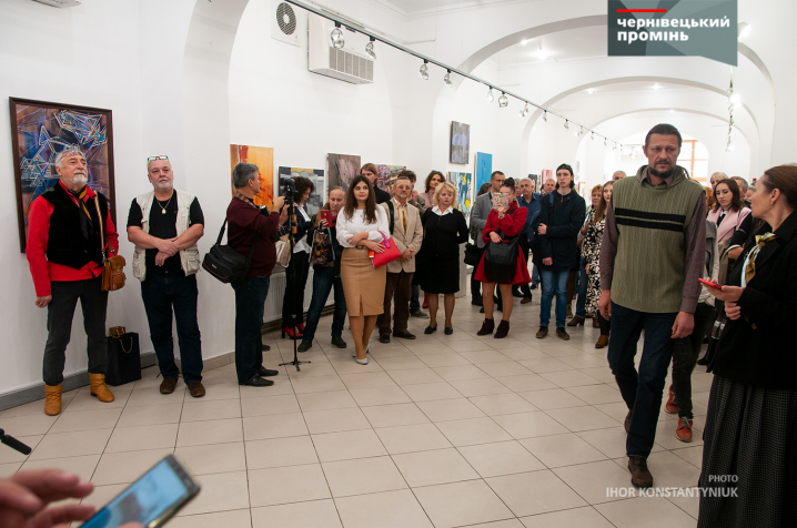 У Чернівцях відкрили виставку абстрактного мистецтва "АRT-AKT"