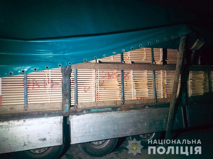 Поліція та СБУ викрили зловмисників, які незаконно експортували лісодеревину з Буковини до Євросоюзу