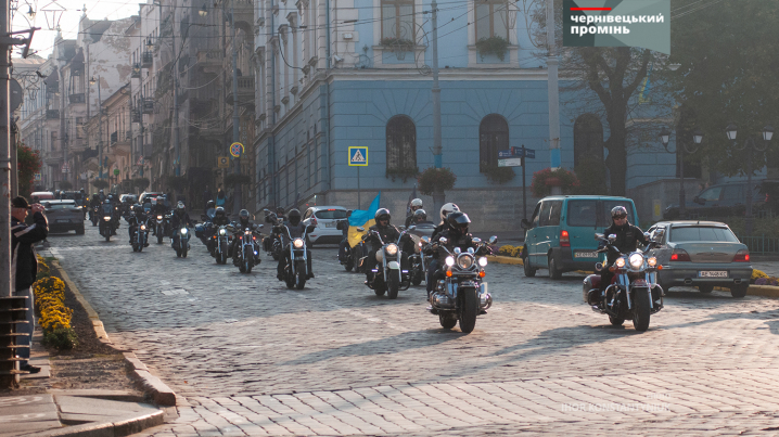 Більше сотні байкерів влаштували мотопробіг вулицями Чернівців