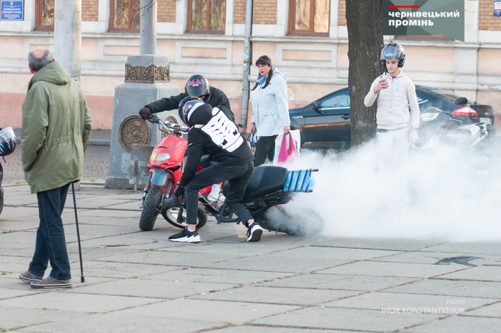 Більше сотні байкерів влаштували мотопробіг вулицями Чернівців
